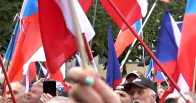 Na Václavském náměstí se opět demonstruje za „Česko na 1. místě“